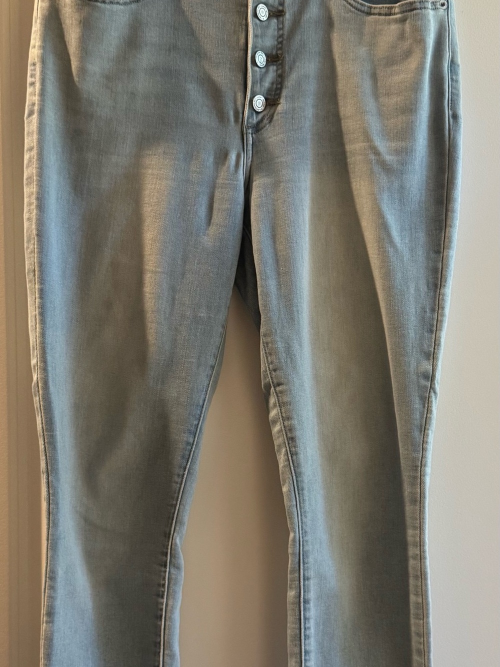 Lucky Brand Grey Skinny Jeans with Button-Fly - Picture 1 of 7